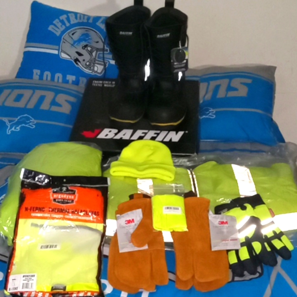 High vision snow suit,coat,gloves and Thermal freezer boots